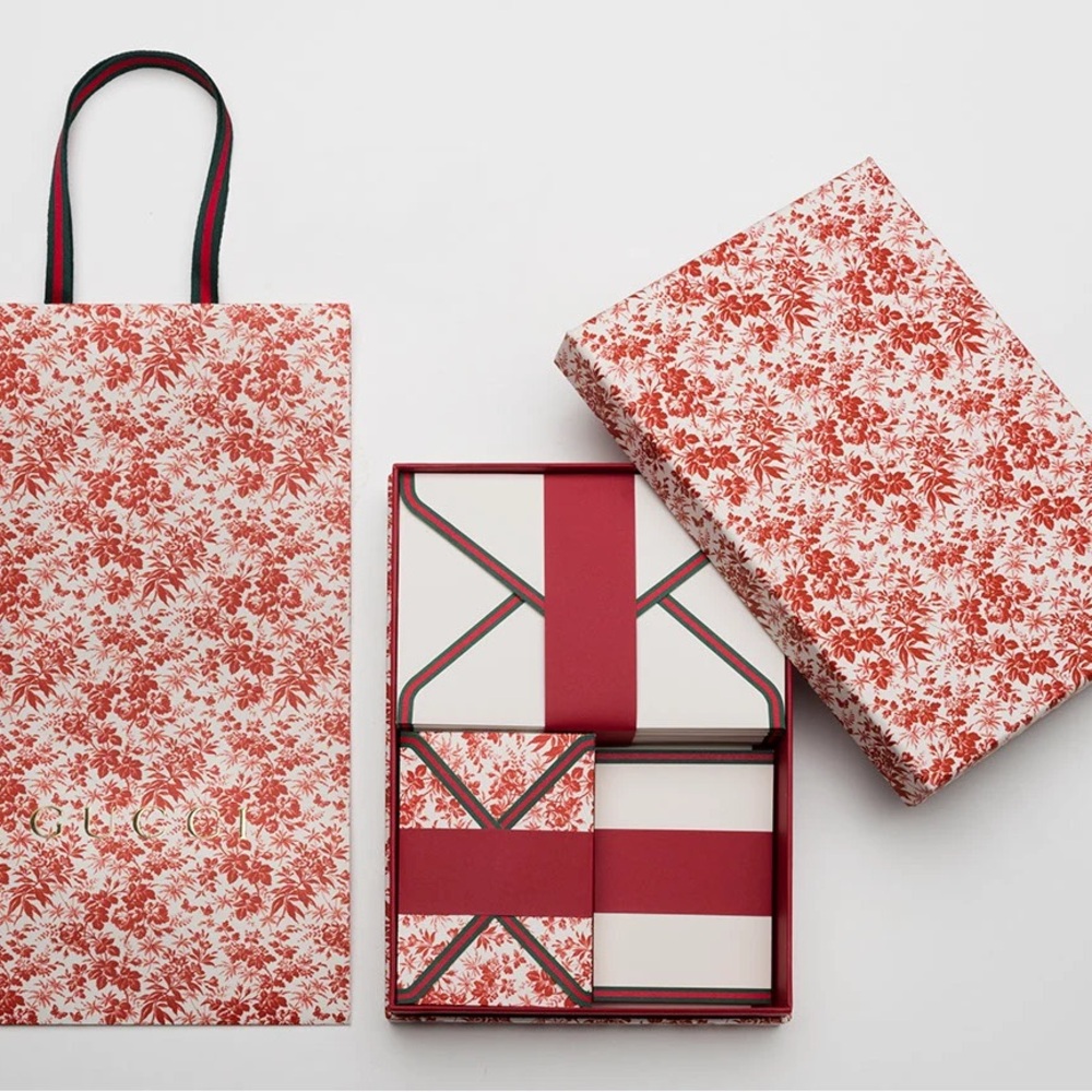 NIB 100% Auth Gucci 20ct Red and White Floral Stationery Set